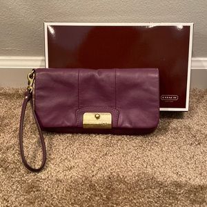COACH CLUTCH/WRISTLET